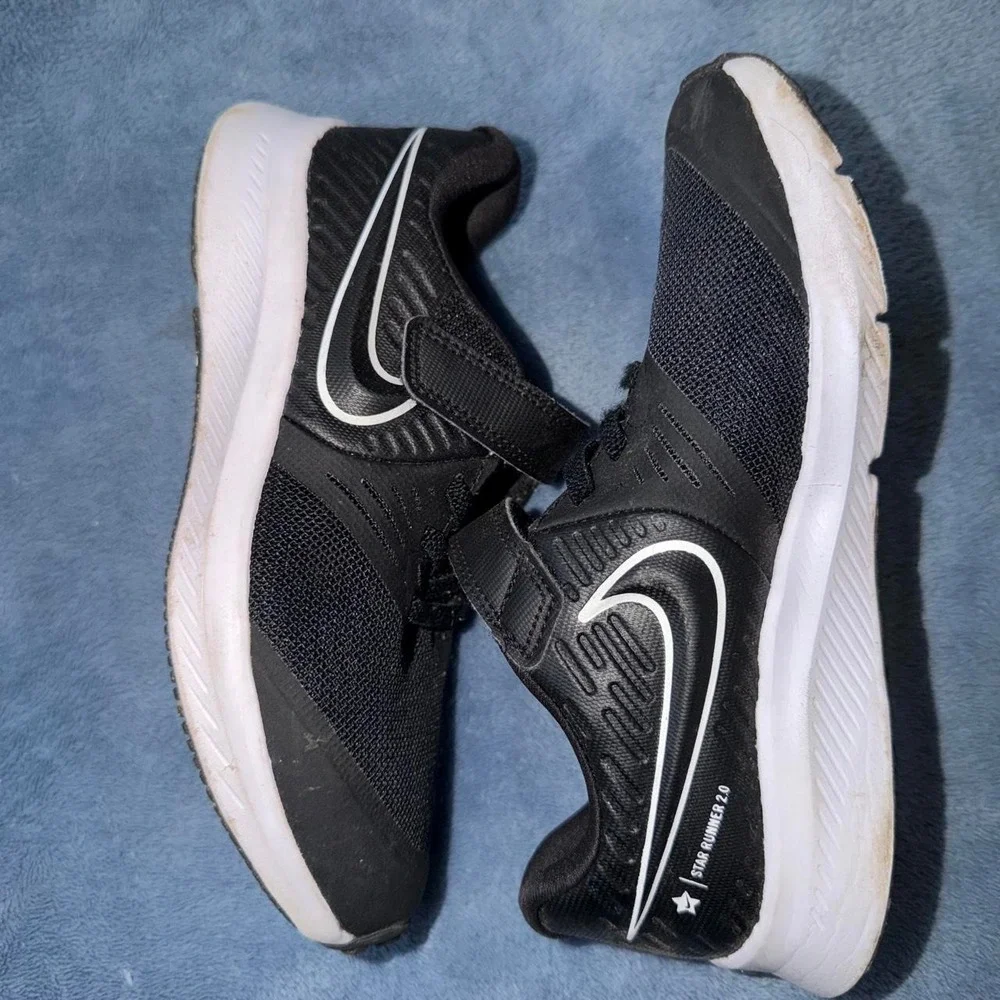 Nike Star Runner 2.0 black sneakers